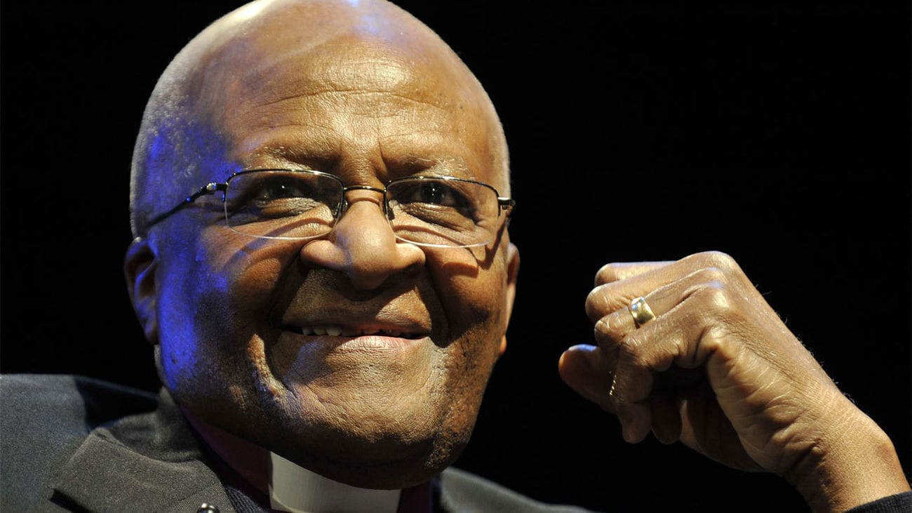 Premio Nobel de la Paz Desmond Tutu fallece a los 90 años de edad