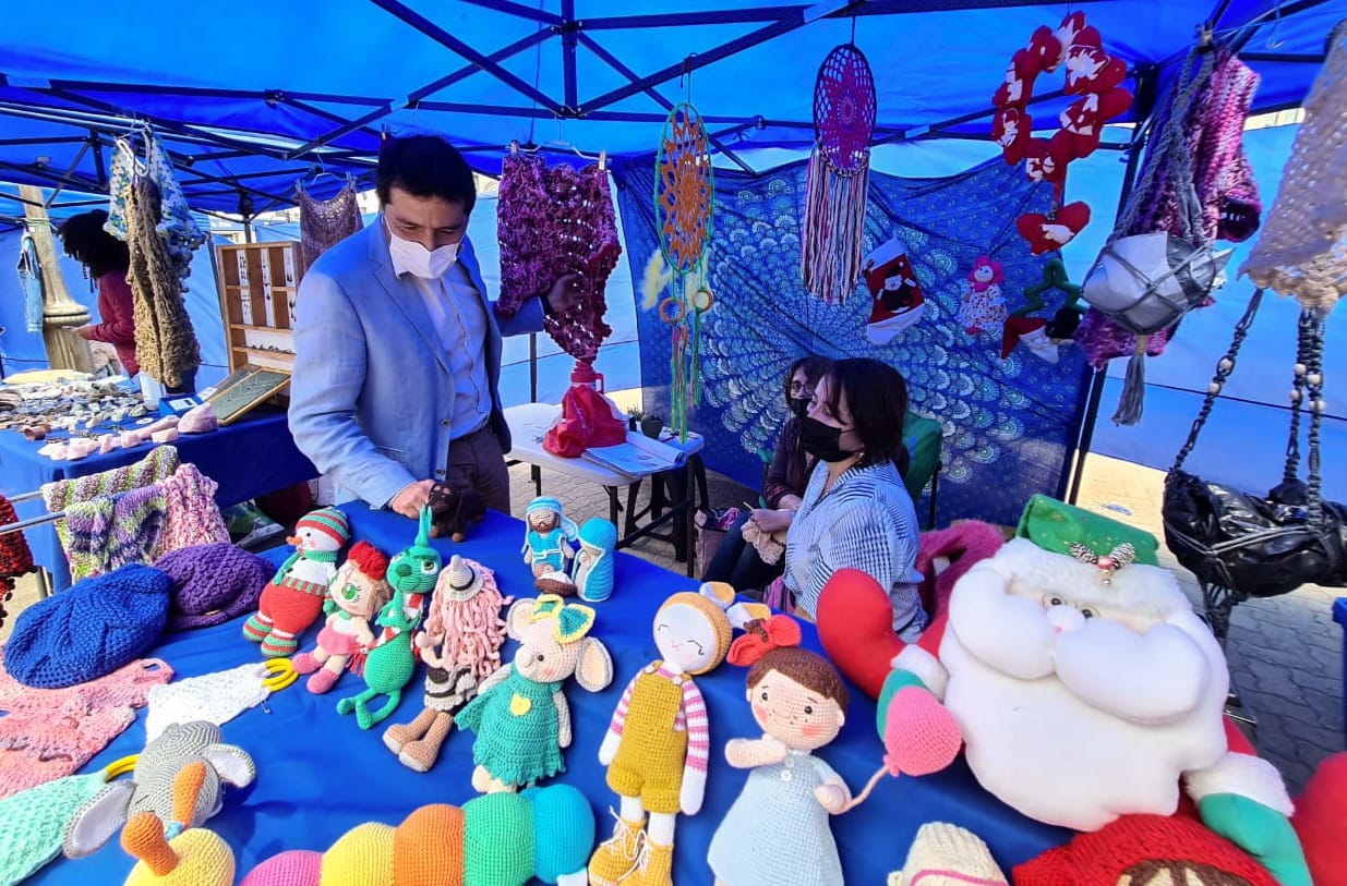 Emprendedores penquistas invitan a Feria Navideña en la Plaza Independencia