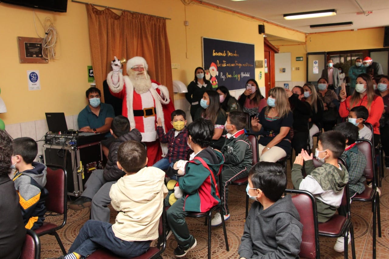 Talcahuano inició actividades navideñas con entrega de más 9 mil juguetes a niños