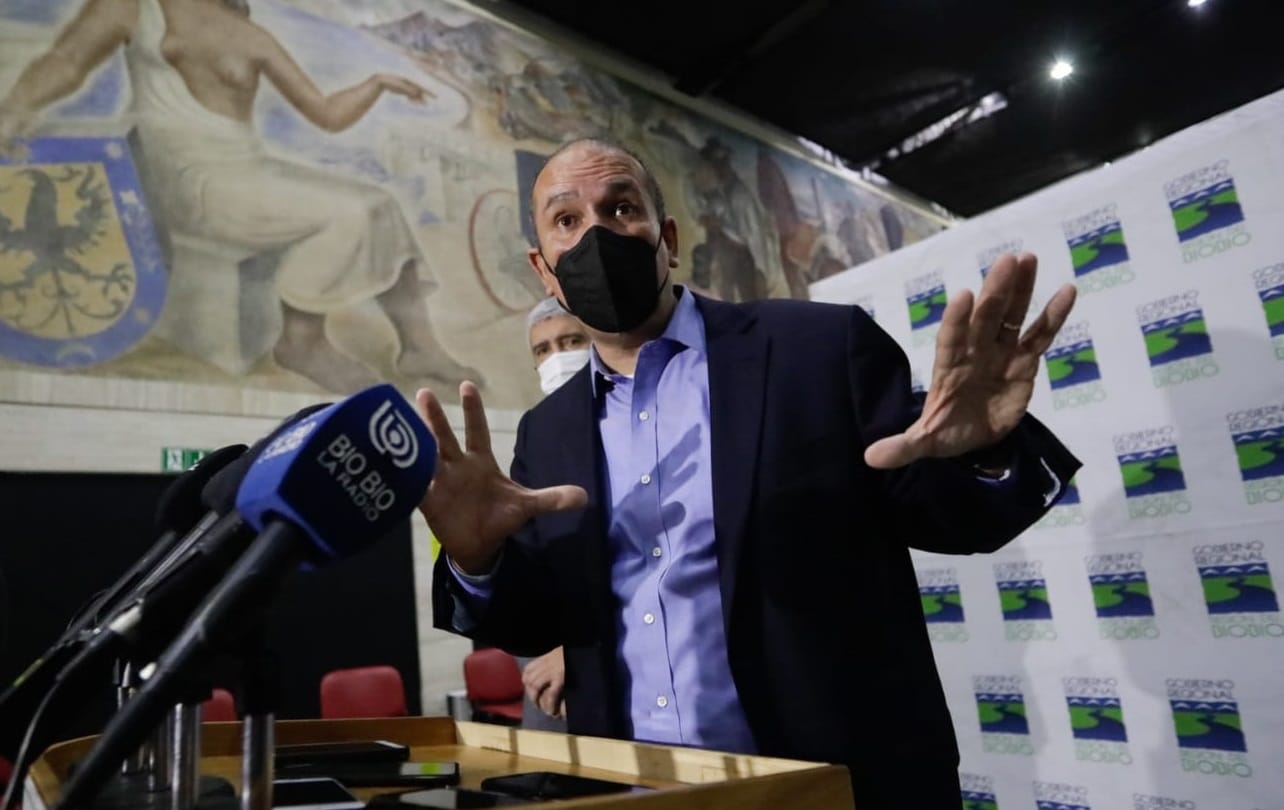 Gobernador Rodrigo Díaz confirmó que votará por Gabriel Boric