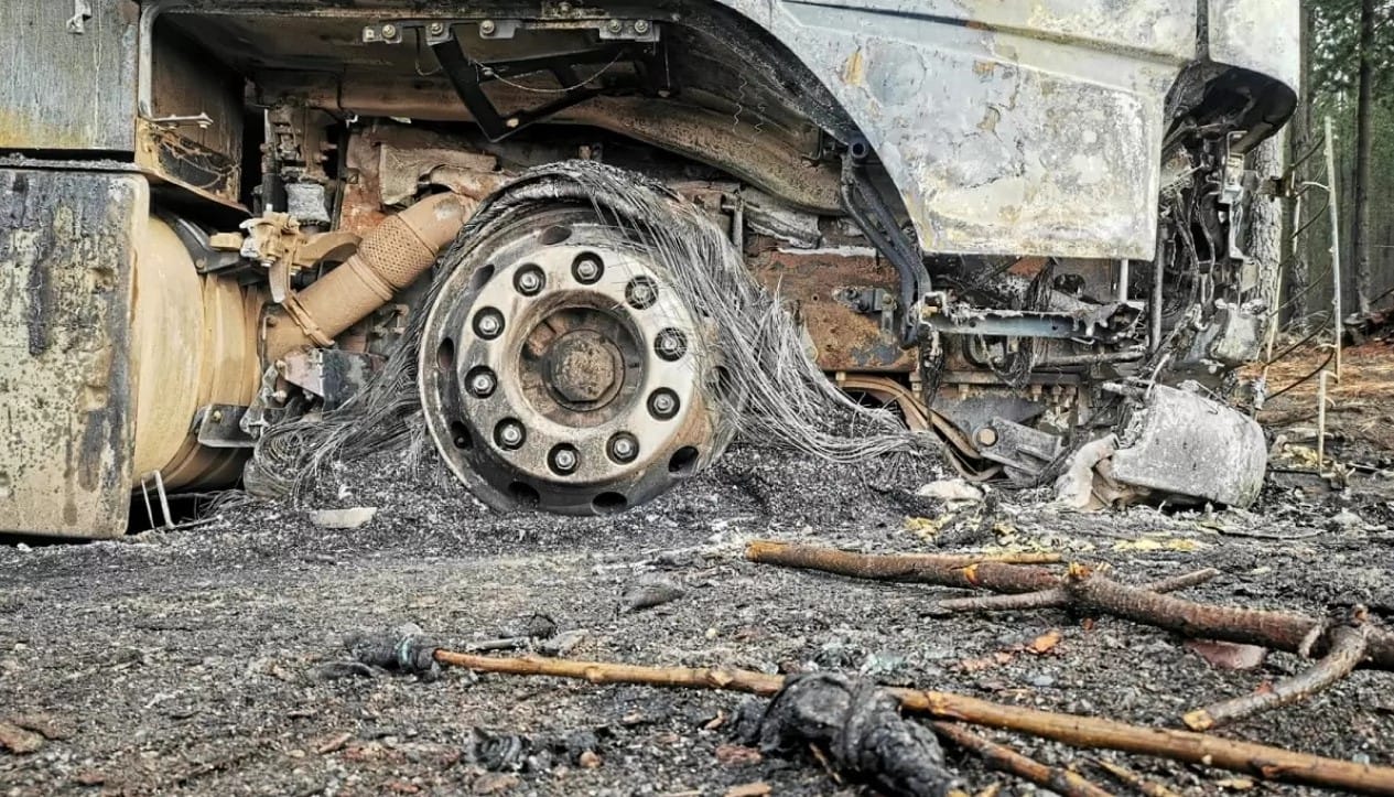 Encapuchados armados agreden a trabajadores forestales en predio de Contulmo: Una camioneta resultó quemada