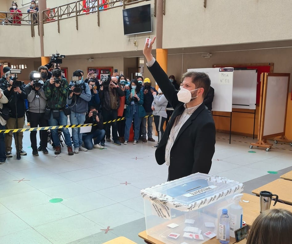 Boric tras votar en Punta Arenas: “Vamos a respetar el resultado cualquiera este sea”