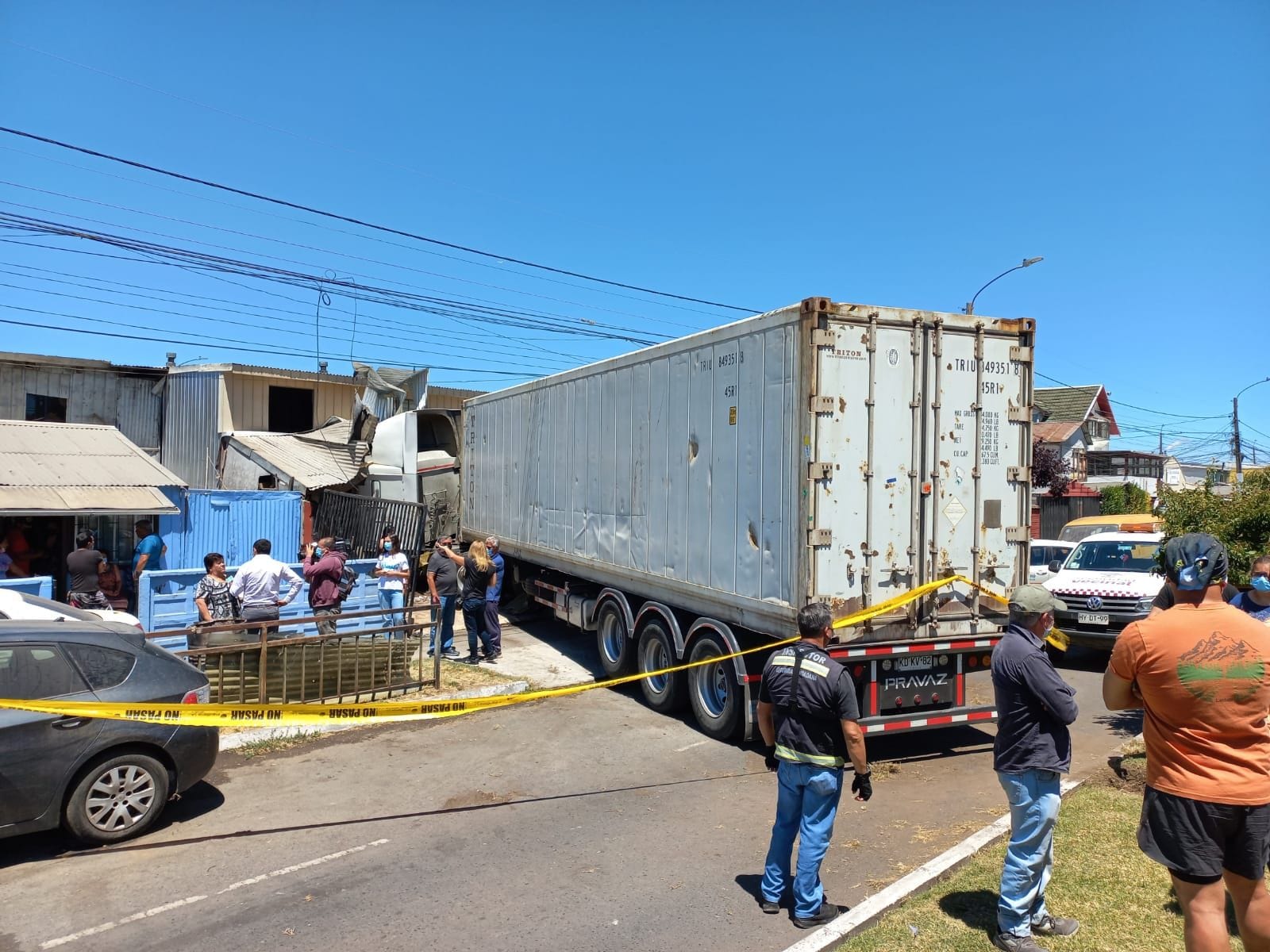 Carabineros entregó antecedentes de accidente que dejó a camión incrustado en casa de Hualpén