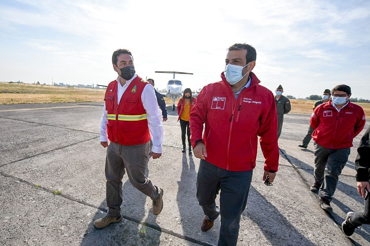 Ministro Delgado anuncia bonos para familias afectadas por incendios forestales en Quillón