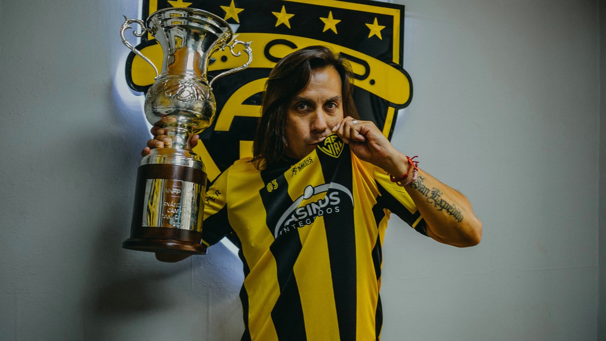 Arturo Sanhueza por fin celebra el título como el rey de Vial