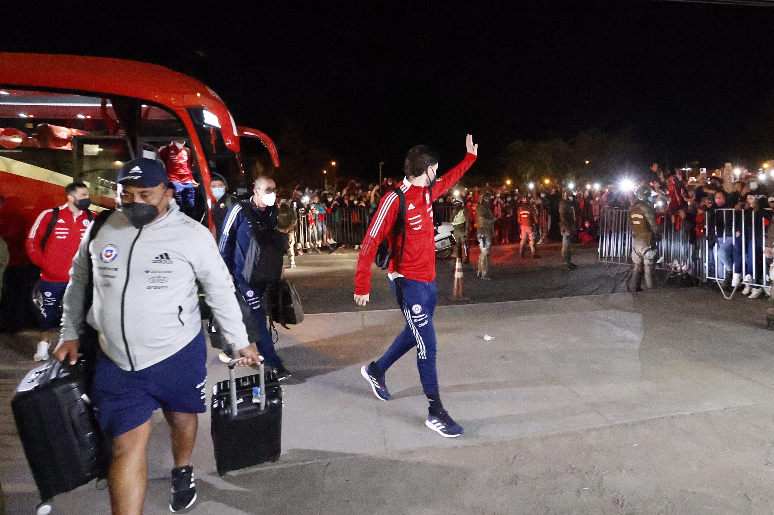 Ben Brereton llegó como rockstar a Calama junto a la Selección