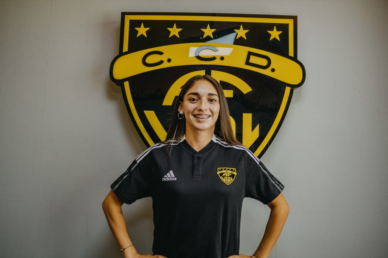 Fernández Vial sumó a otra conocida al fútbol femenino