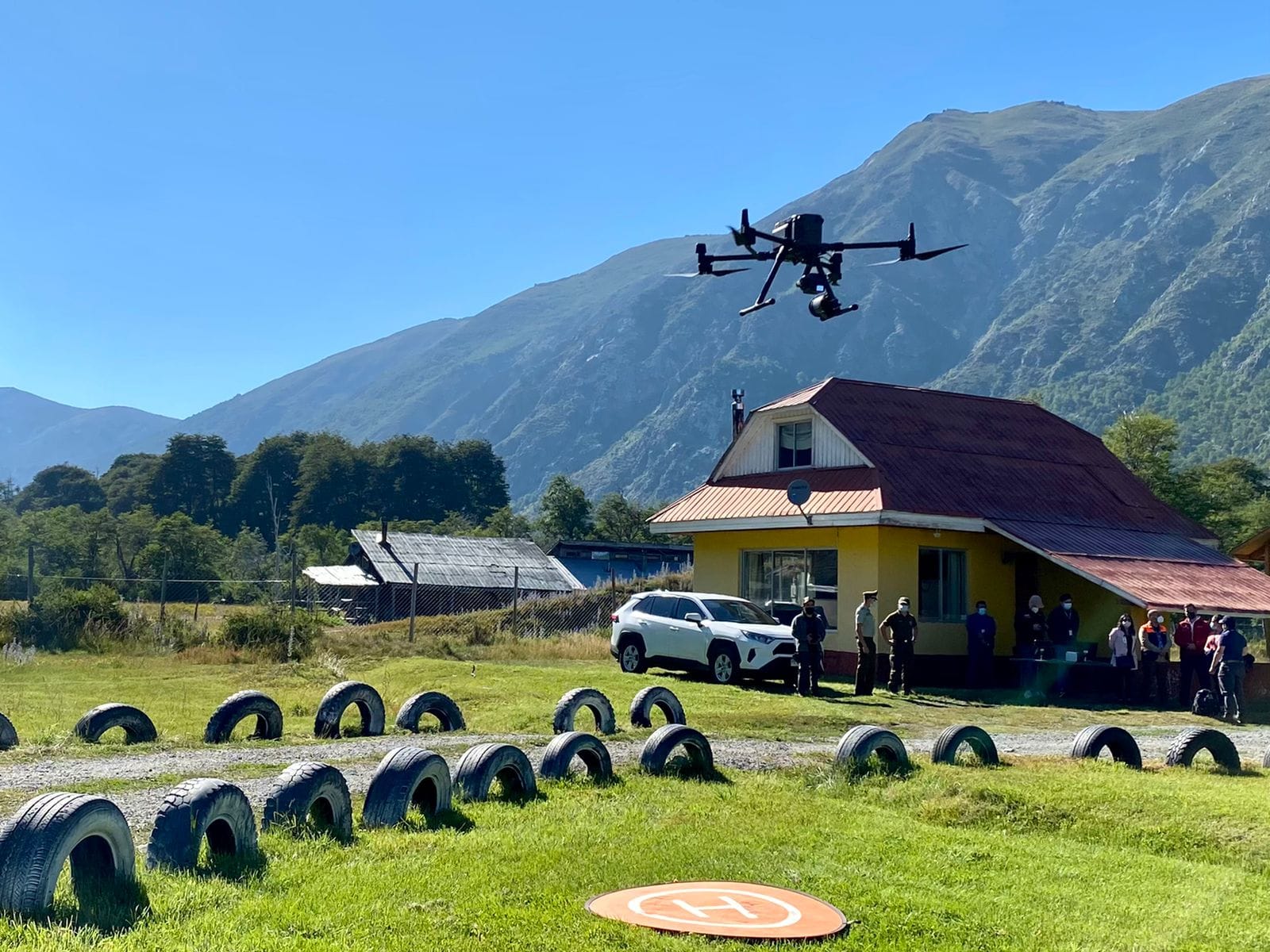 Usan drones para revisar vías de escape alrededor del volcán Chillán