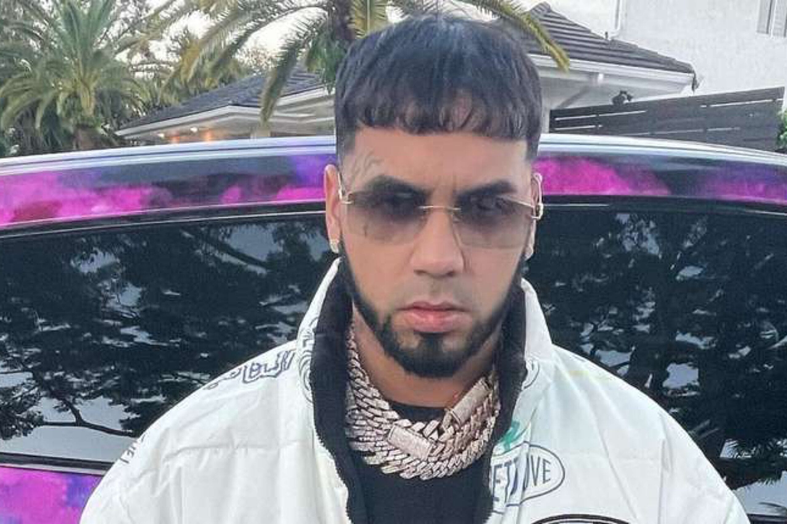 Anuel AA dejó atrás a Karol G: Se borró tatuaje en su honor