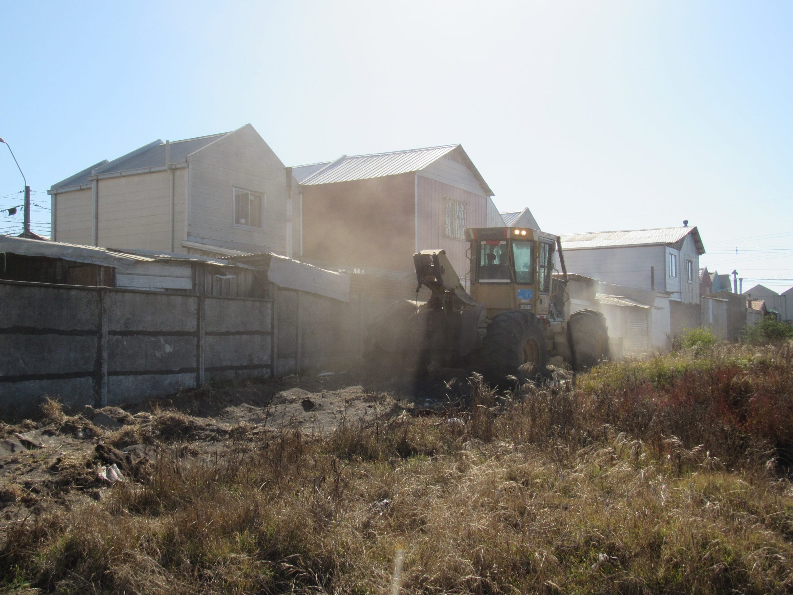 Construyen cortafuegos en Coronel y Lota para resguardar viviendas en zonas de interfaz