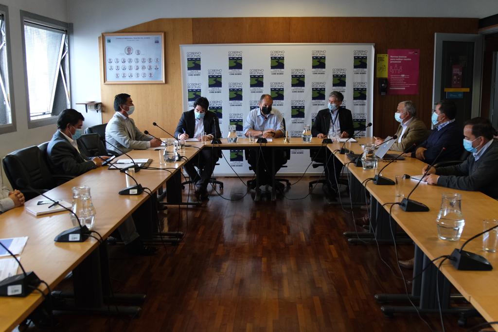 Gobernador Díaz reunió a empresas con alcaldes para buscar mejoras de conectividad en provincia de Arauco