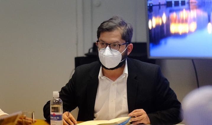 Gabriel Boric catalogó de “inaceptable” agresión contra Carabineros en Iquique