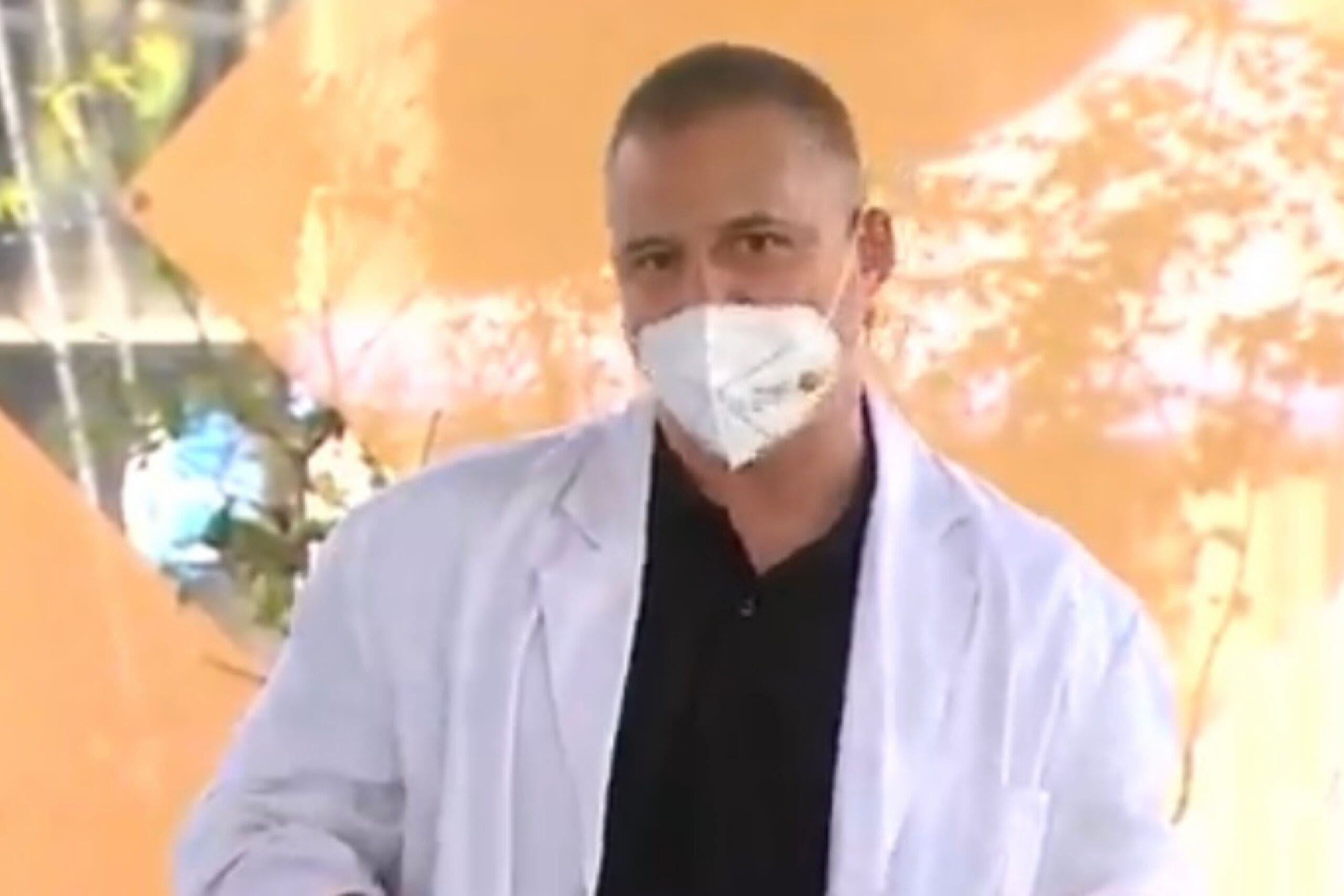 Doctor sorprendió a Monserrat Álvarez con su rap sobre el uso de la mascarilla