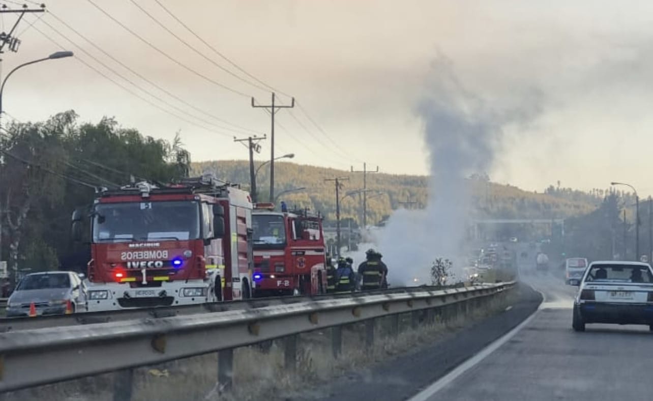 Vehículo termina incendiado en ruta Penco Concepción