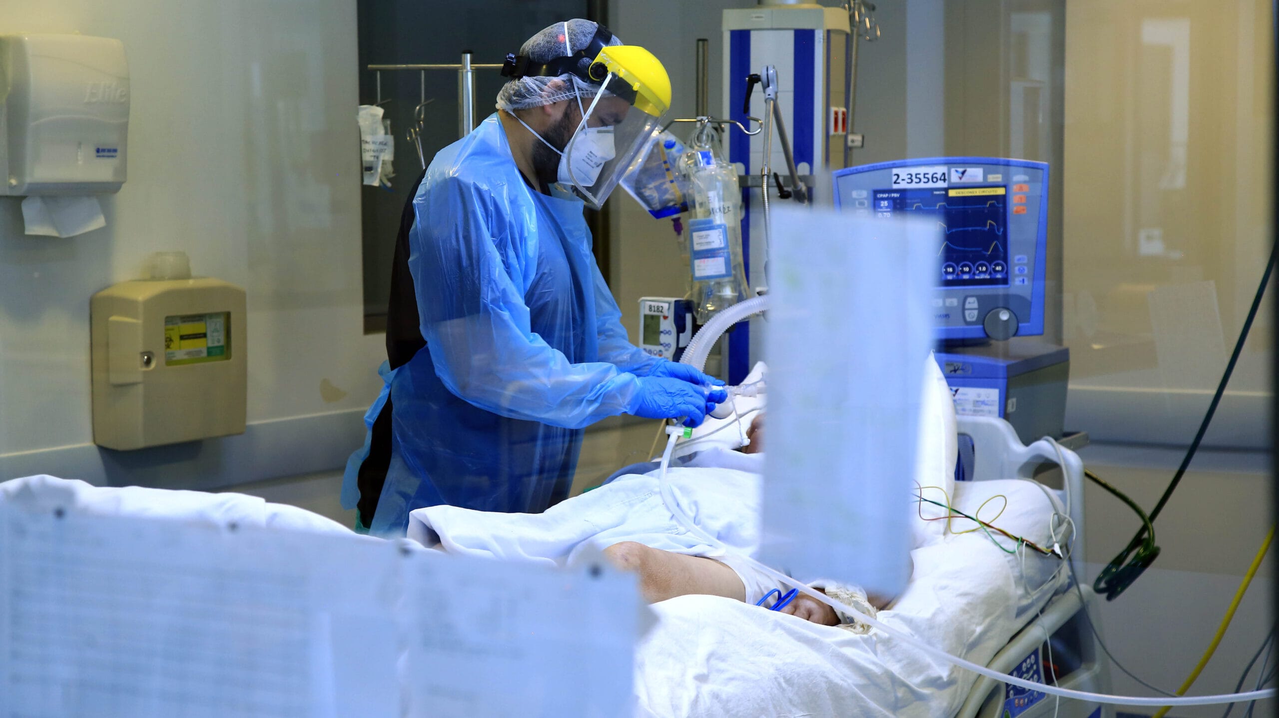 Jefa UCI del Hospital Regional: “Ómicron se transformará en la variante predominante en Biobío”