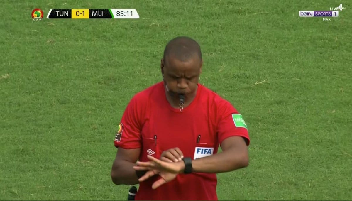 Janny Sikawze y su bochornoso error en la Copa de África