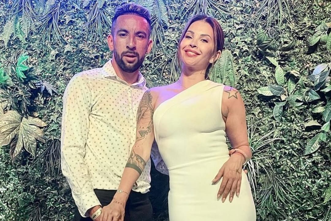 Las románticas postales de Mauricio Isla y Thati Lira