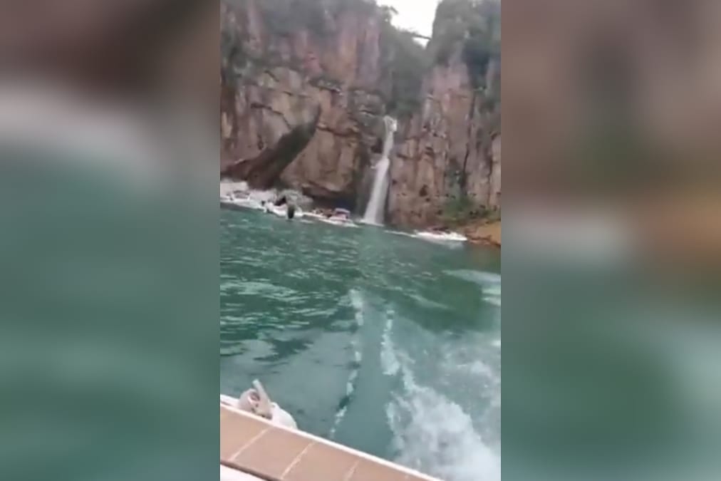 Trozo de tierra se desprendió sobre lanchas de turistas dejando 5 muertos y más de 30 heridos