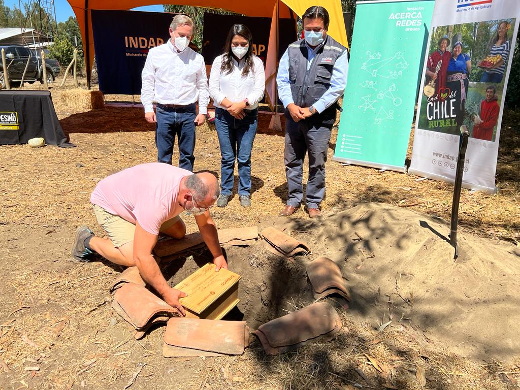 Instalan primera piedra de sala de procesos para agrupación de agricultores en Arauco