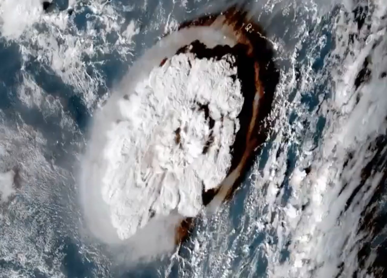 Decretan Estado de Precaución para islas chilenas por erupción volcánica en el Pacífico