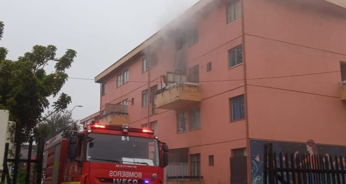 Incendio afectó departamento en Penco: Evacuaron a familias vecinas