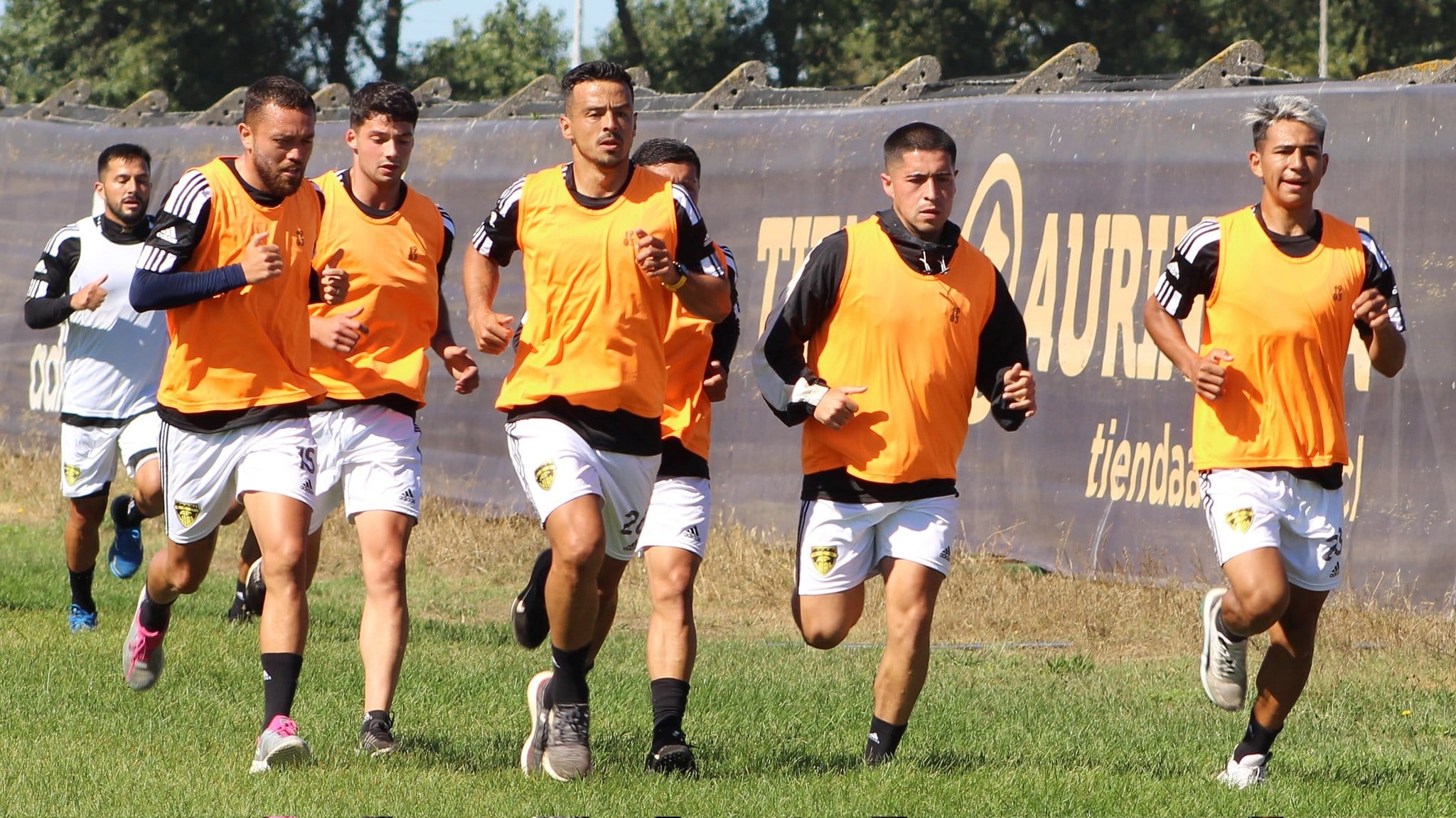 Fernández Vial presenta oficialmente su nueva camiseta