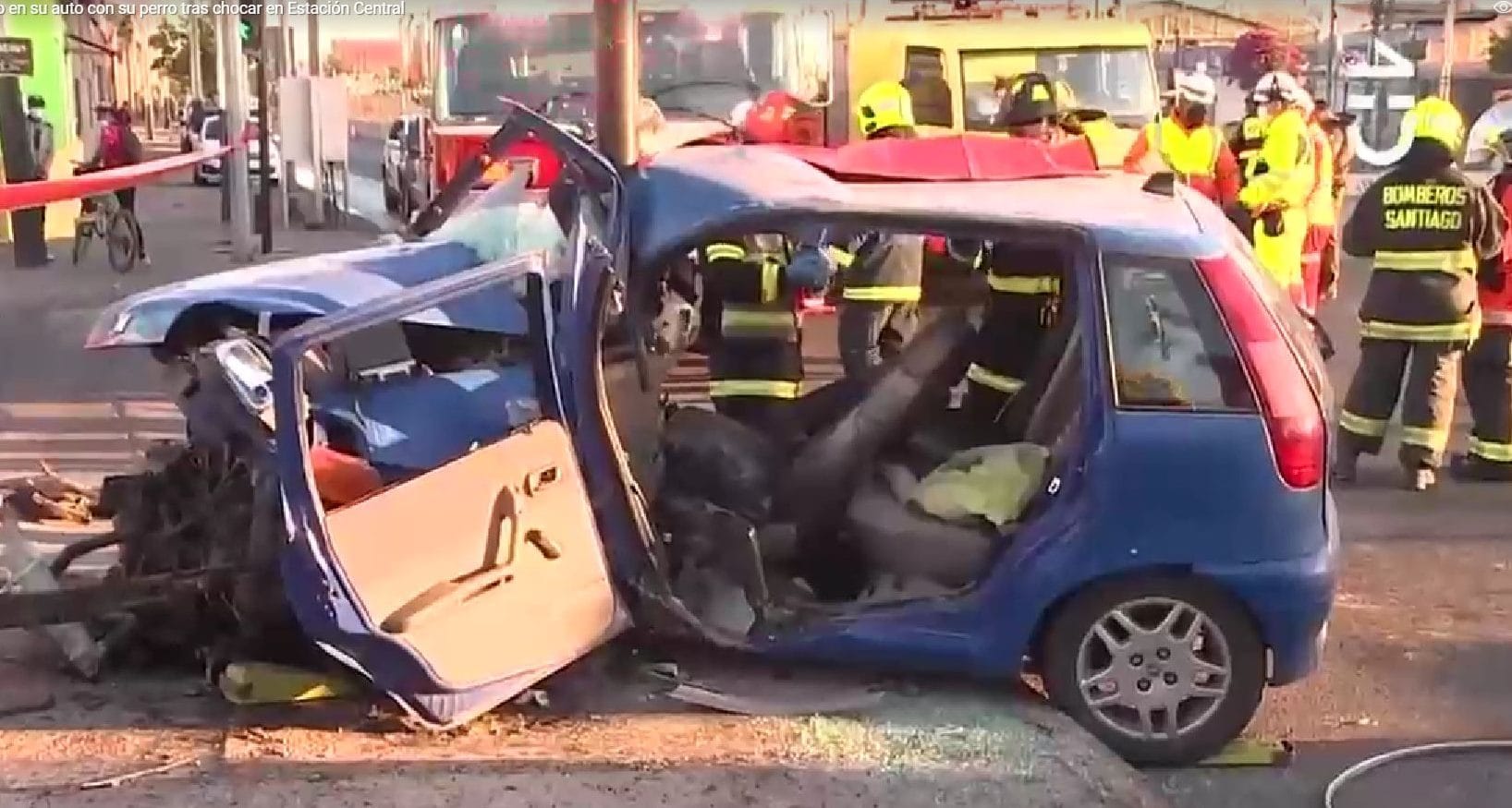Conductor y su perrita quedaron atrapados tras violento accidente