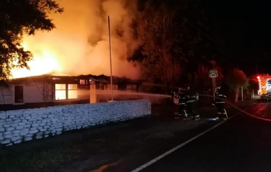Labocar investiga causas del incendio que destruyó Retén Rucalhue en Provincia de Biobío