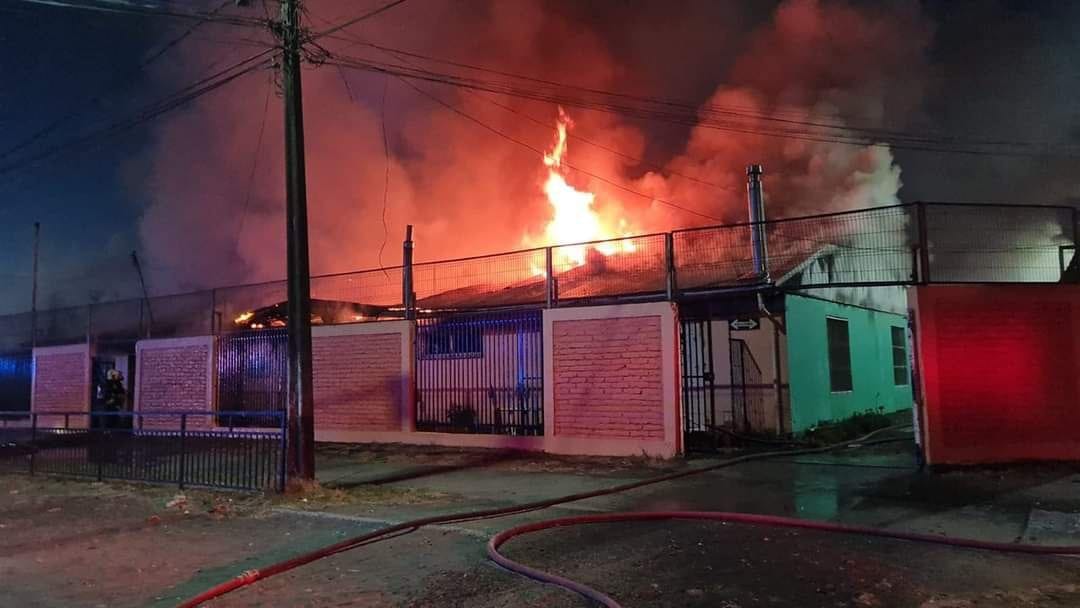 Jardín infantil destruido y dos bomberos electrocutados en Talcahuano: Se investiga robo
