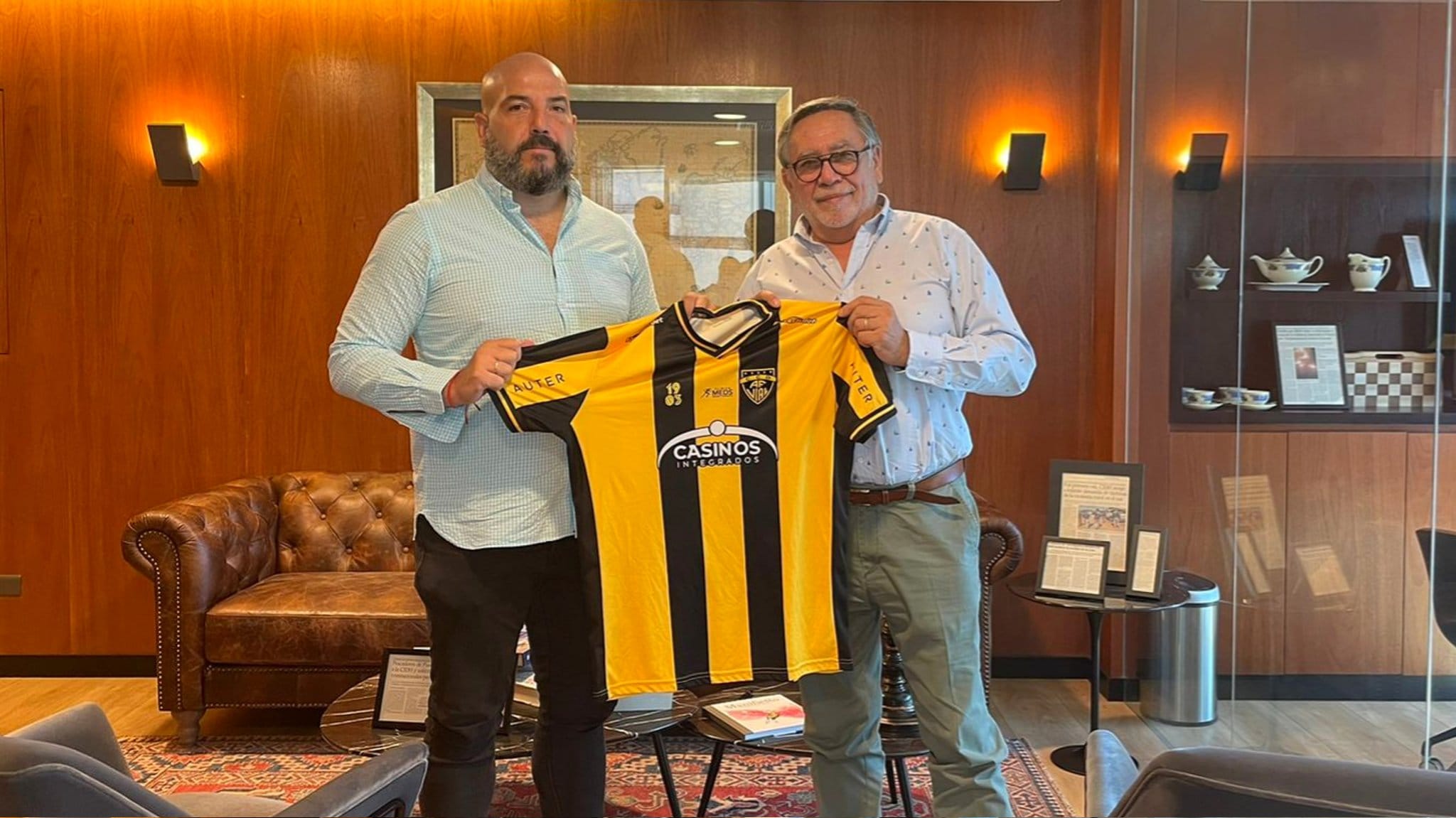 Fernández Vial sumó hasta a un escritor para la temporada 2022