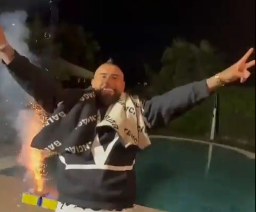 Vidal le dio la bienvenida al 2022 con espectáculo privado de fuegos artificiales