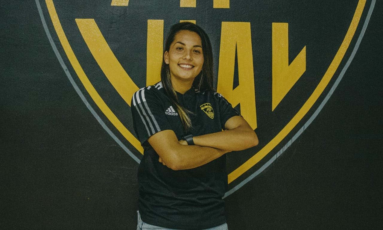 Fernández Vial continúa con la renovación del plantel femenino