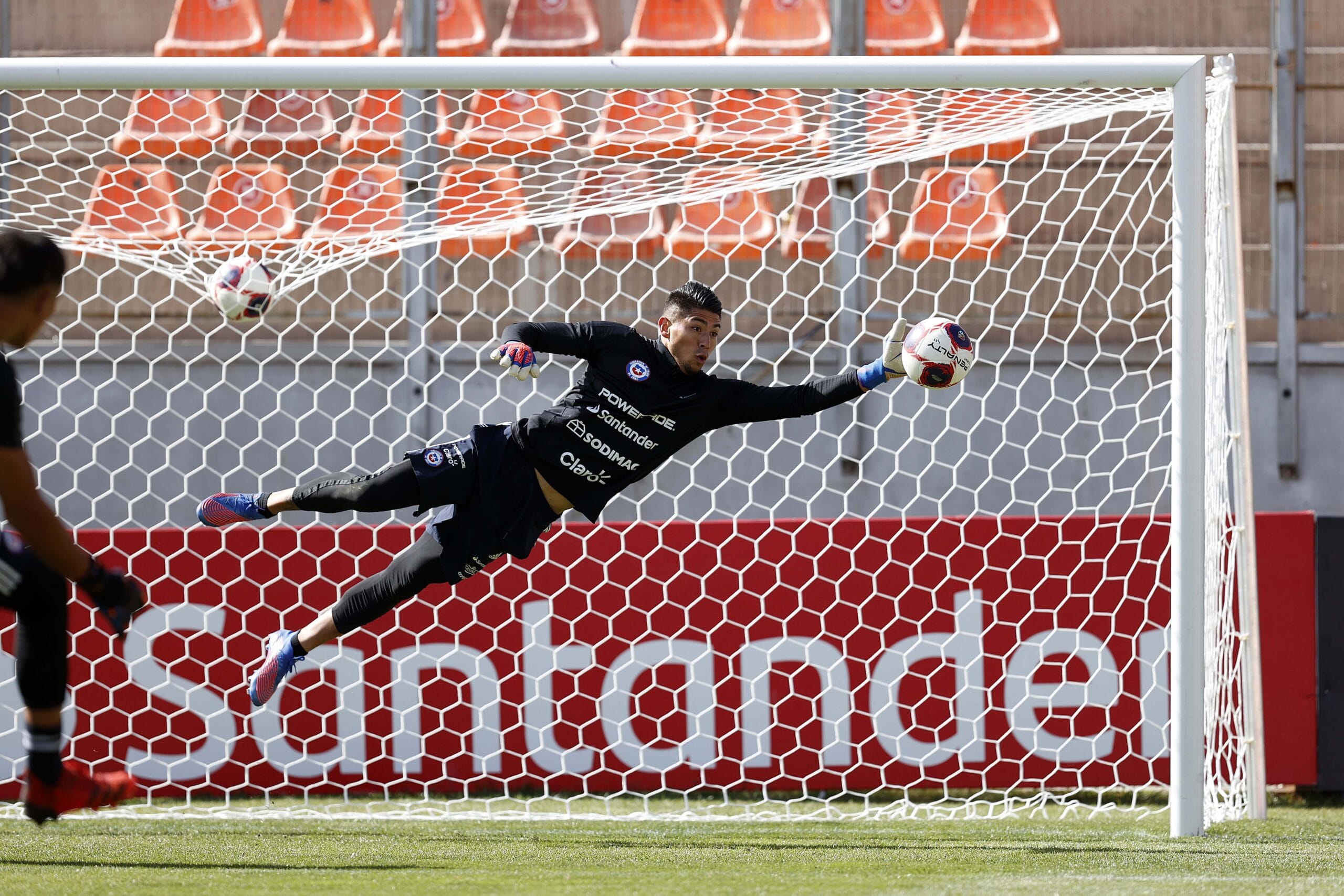 Claudio Bravo aplaudió a su pupilo Brayan Cortés en la “Roja”