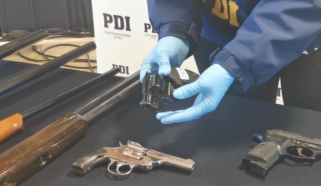 Recuperan 32 armas irregulares en el Biobío: Incautan rifles, fusiles y escopetas