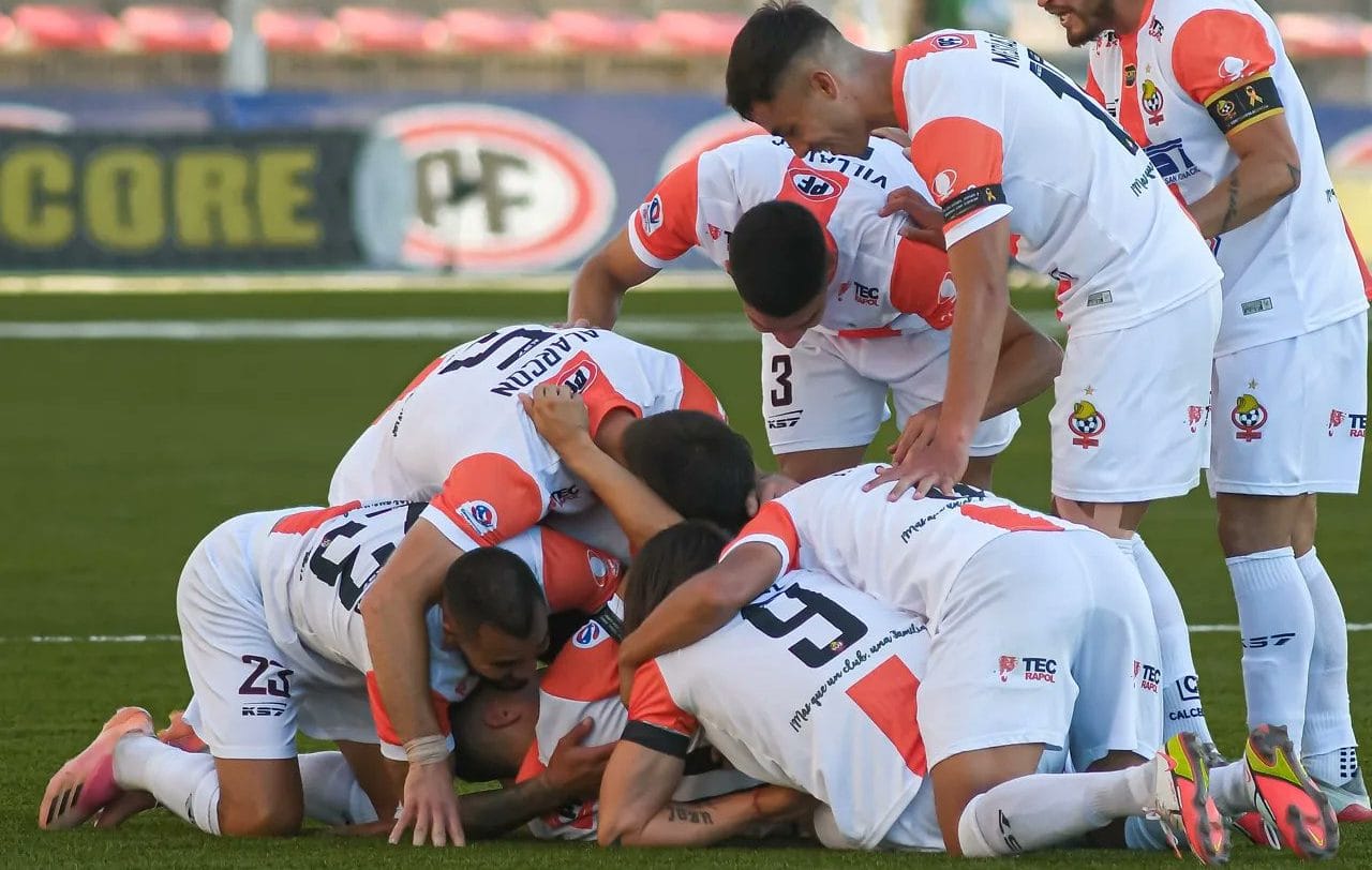 Cobresal mostró sus fortalezas ante Unión La Calera