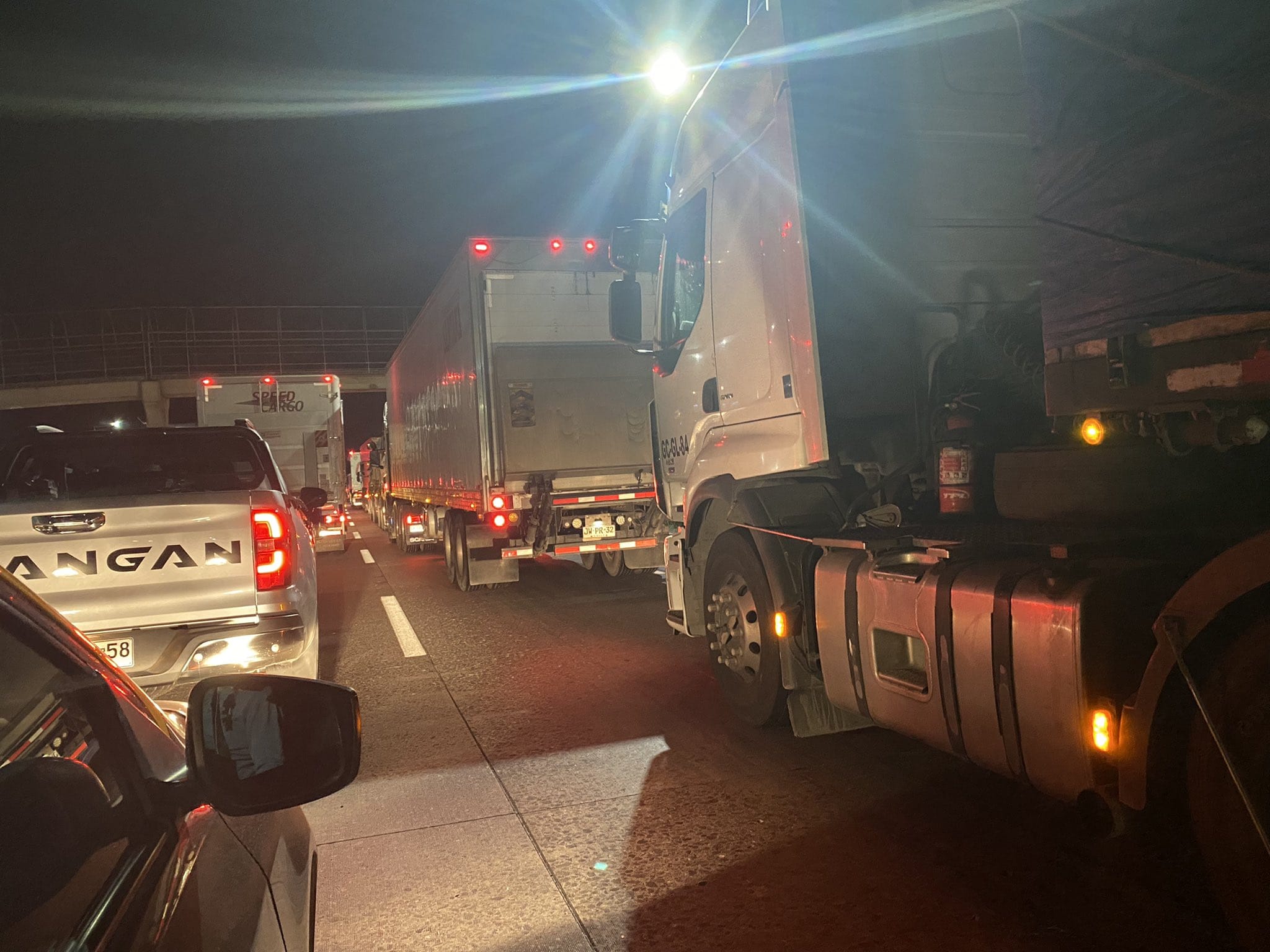 Camioneros siguen bloqueando acceso a Iquique a pesar de acuerdo con el gobierno