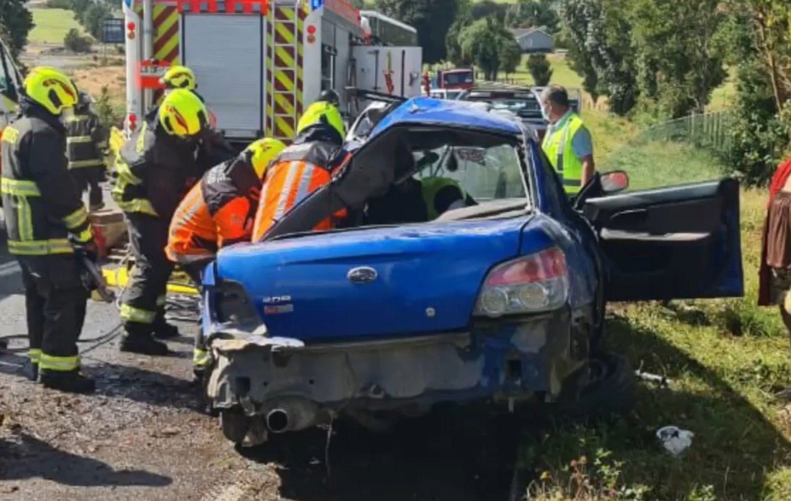 Un fallecido y dos heridos dejó el choque de un vehículo contra un árbol en Ancud