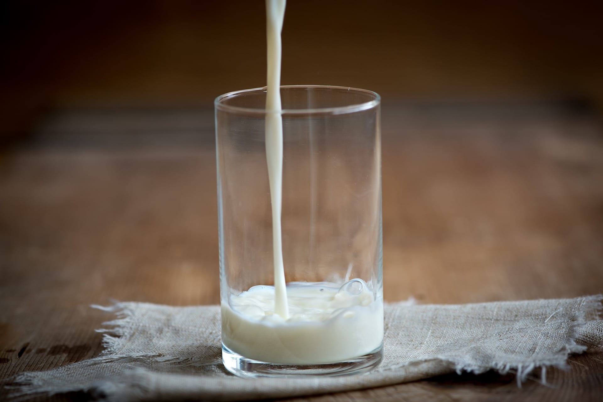 Emiten alerta por posible presencia de salmonella en fórmulas lácteas para bebés