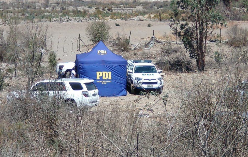 Encuentran cuerpo baleado y calcinado en sitio eriazo de Quillota