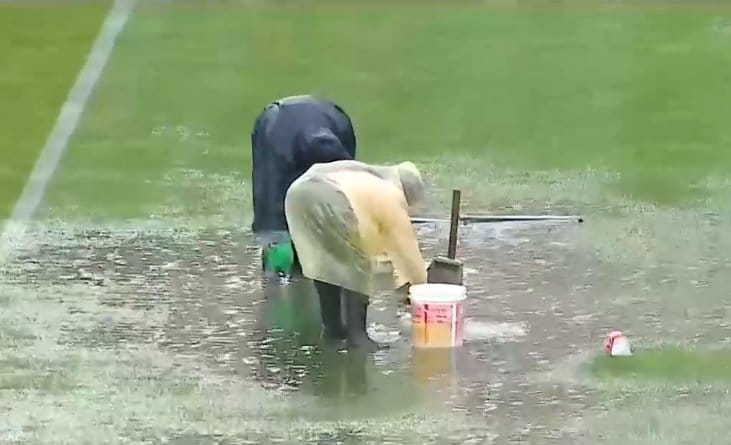 La lluvia complica a la Selección Chilena en Bolivia
