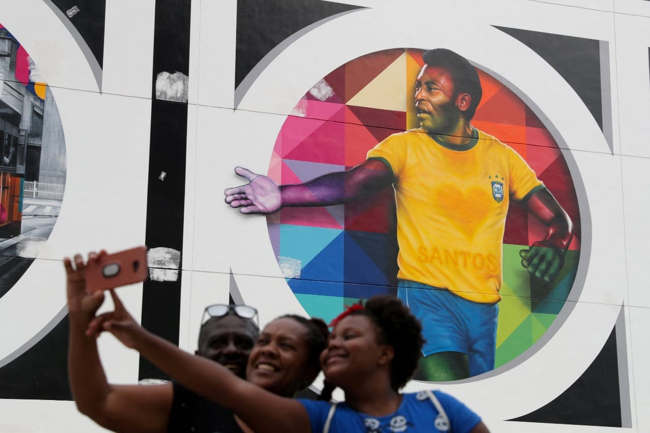 Pelé abandona el hospital tras una infección urinaria