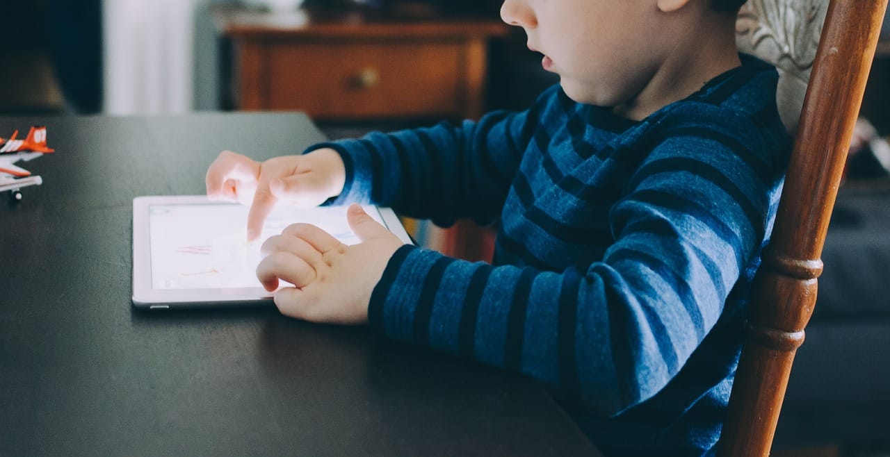 Sujeto cortó el internet de toda una ciudad para que sus hijos dejaran de ocupar la tablet