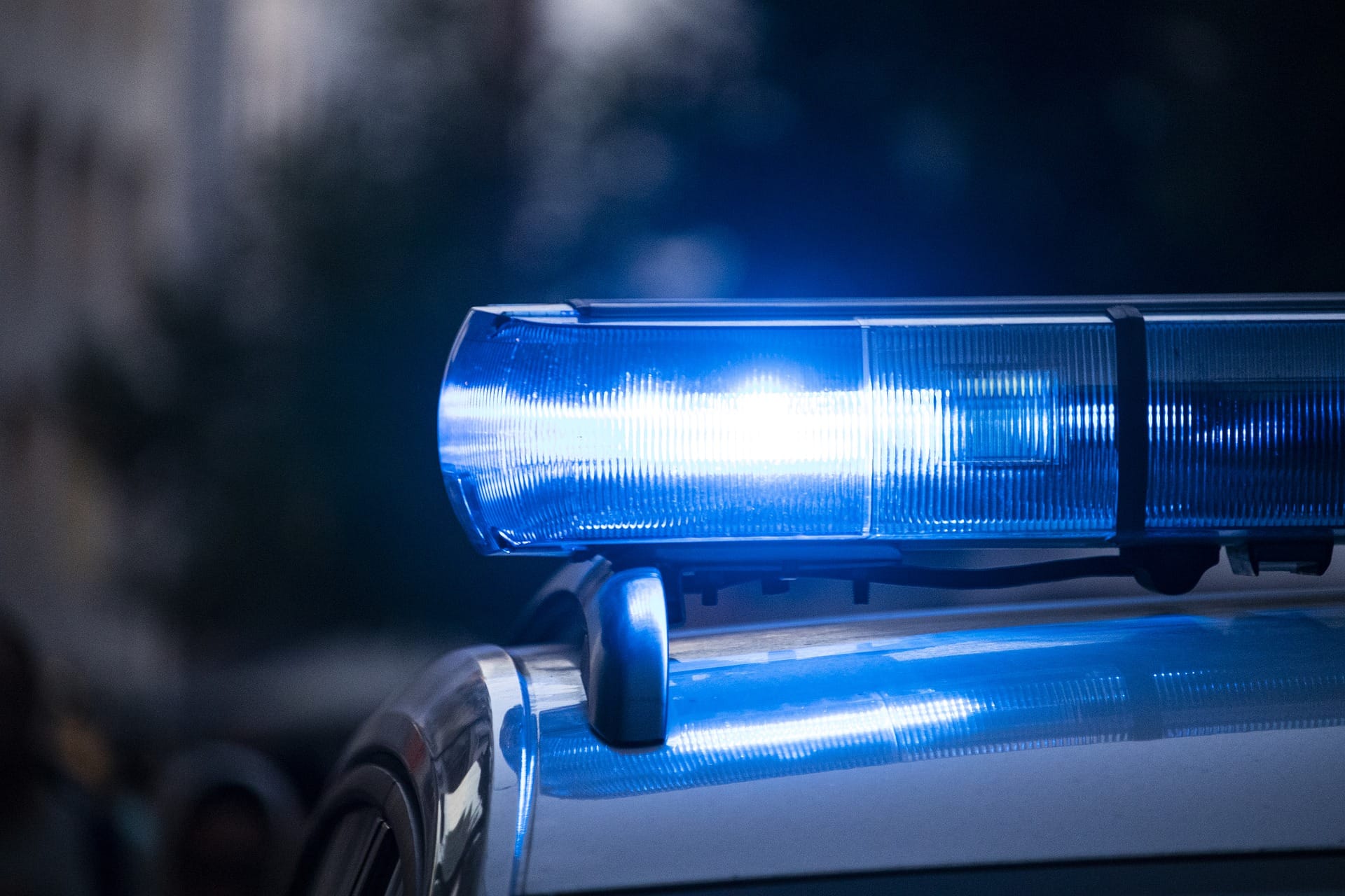 Hallan muertos a una madre y sus dos hijos al interior de un auto