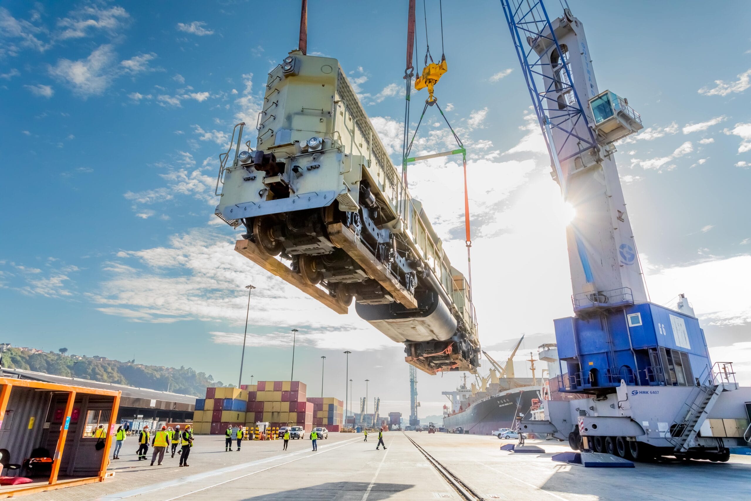 Puerto de San Vicente concretó primera descarga del 2022 con desembarque de locomotora