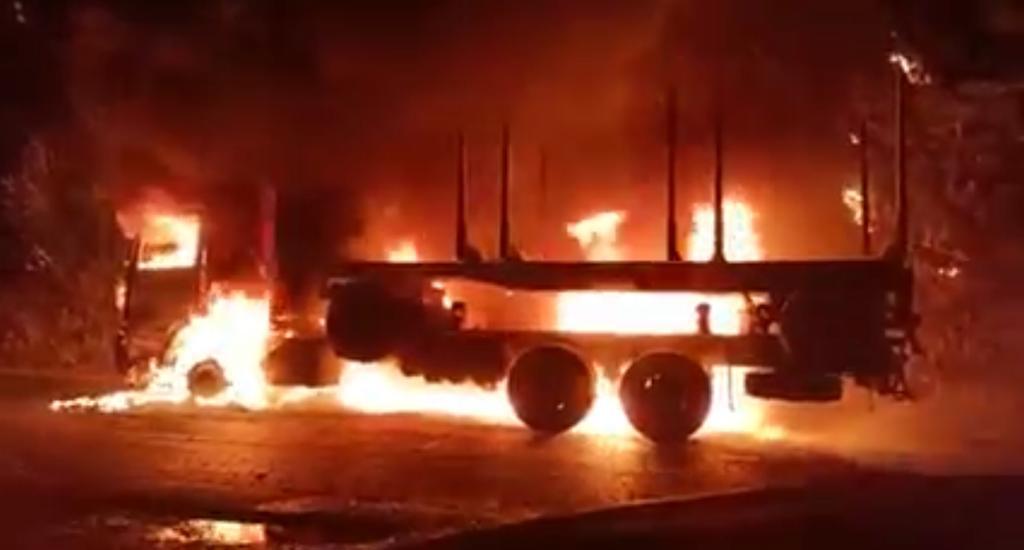 Tres camiones son quemados en nuevo ataque incendiario en La Araucanía
