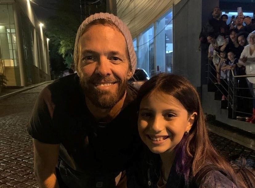 Niña cumplió su sueño de conocer al baterista de Foo Fighters días antes de su muerte