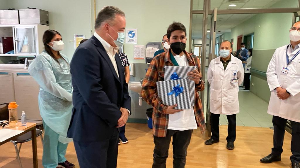 Dan de alta a paciente que estuvo nueve meses internado en Hospital Las Higueras por Covid