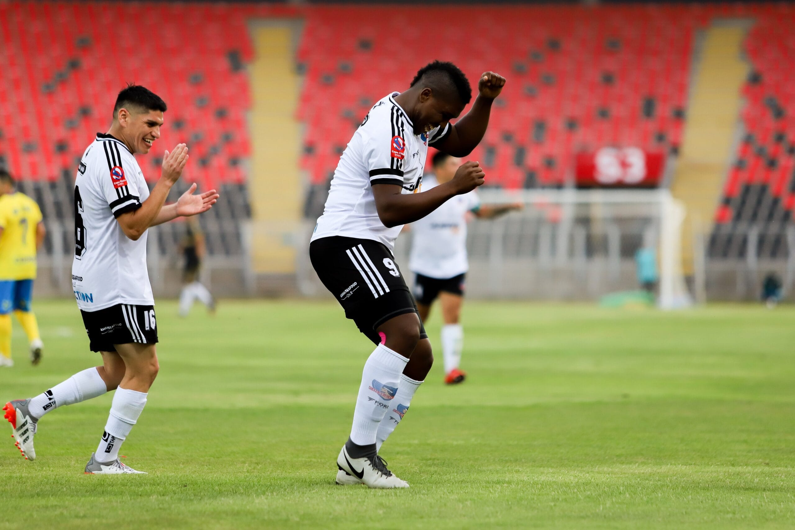 Colo-Colito festejó en grande y sigue en carrera por la Copa Chile