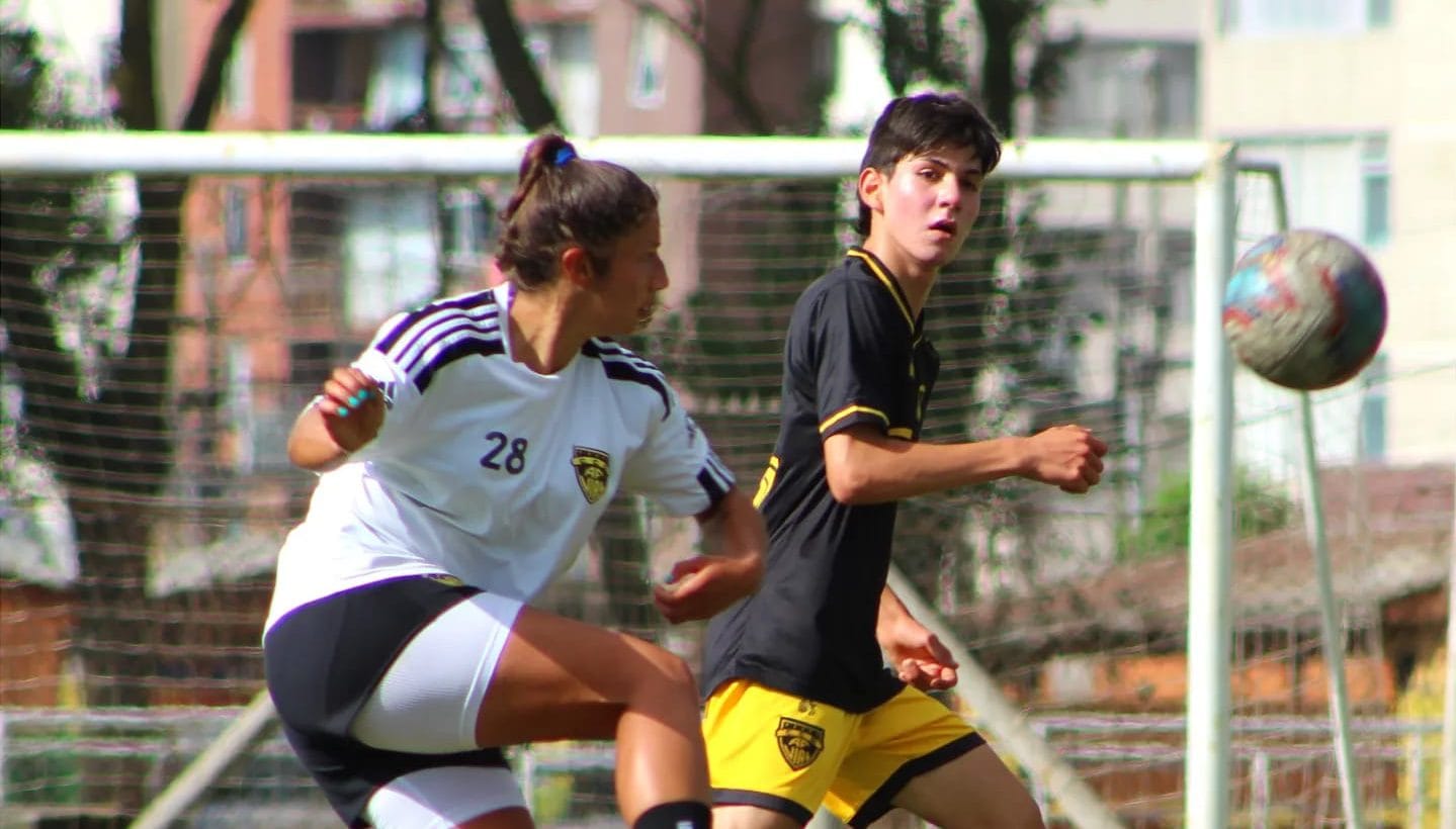 Fernández Vial va por un debut exitoso en el Fútbol Femenino
