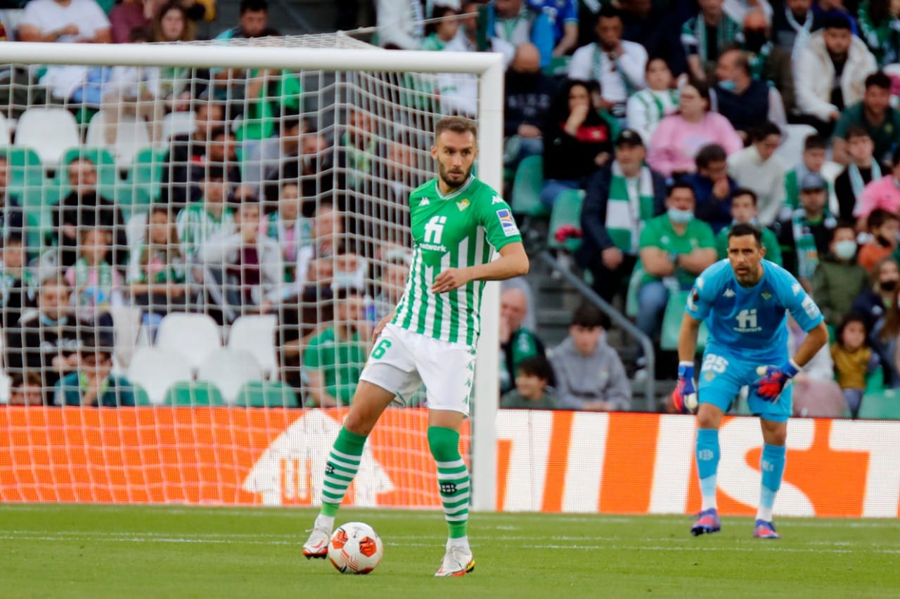 Claudio Bravo salvó al Betis de una caída peor en Europa League